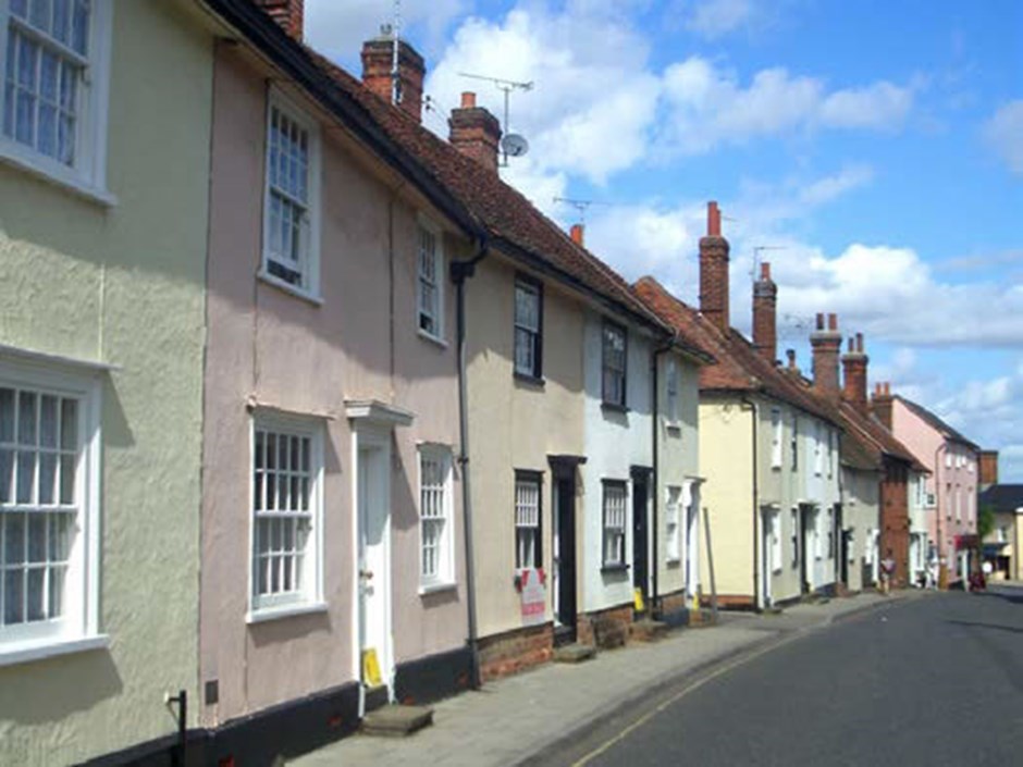 Consistent building line and limited setback in the centre of Saffron Walden.