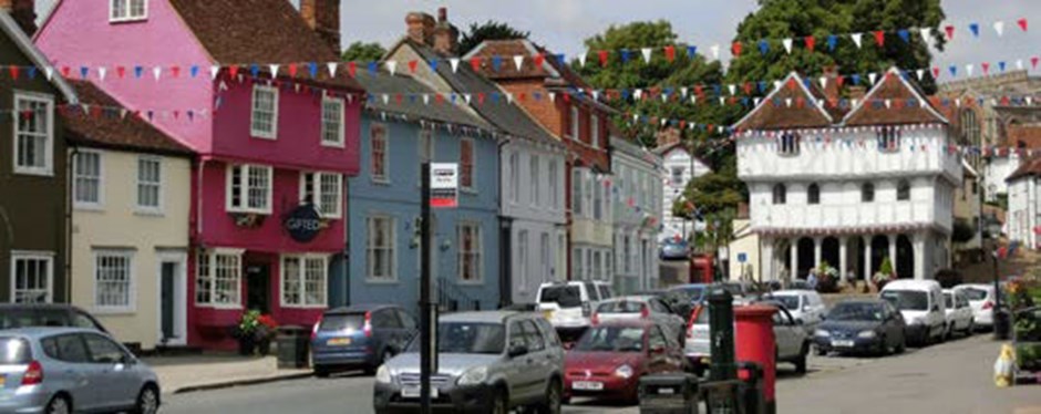 Continuous building line in Thaxted with greater setback which was used to create a market square.