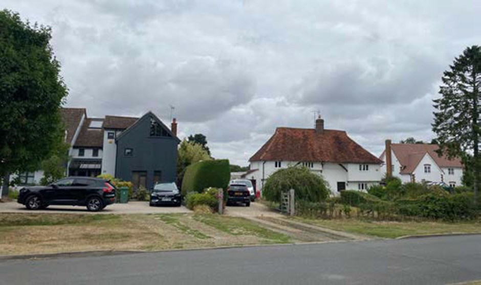 Broken building line with gaps between buildings and greater setback in Stansted Mountfitchet.