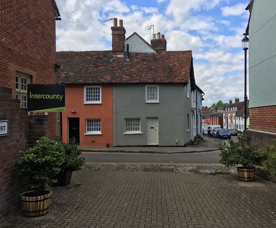 Mews access near Gold Street in Saffron Walden.